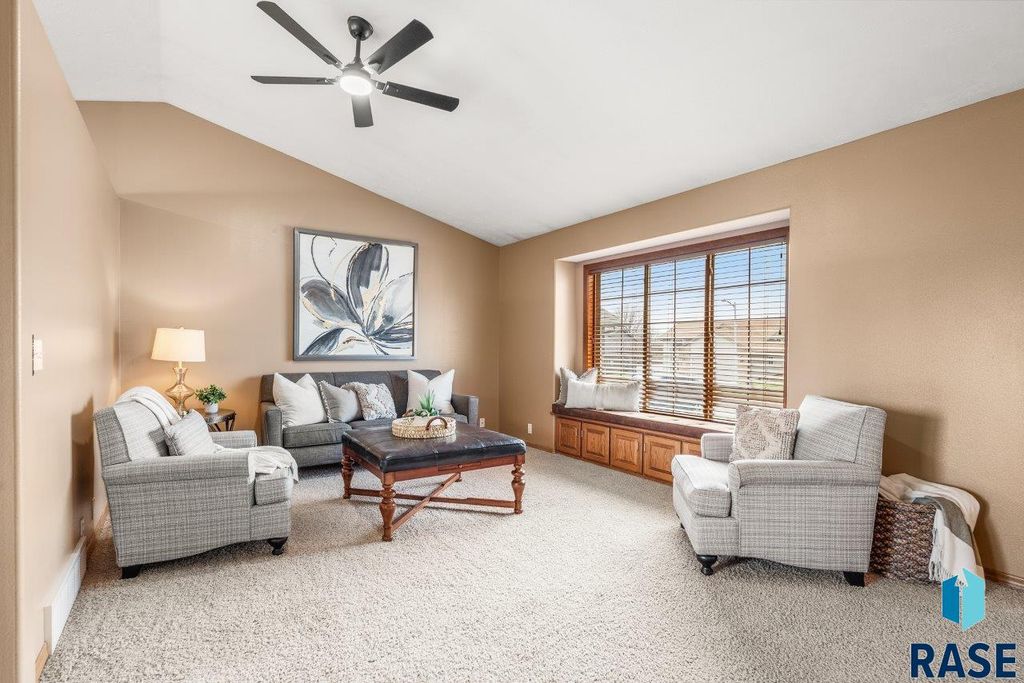 208 N Dewberry Ave Avenue, Sioux Falls, SD 57110