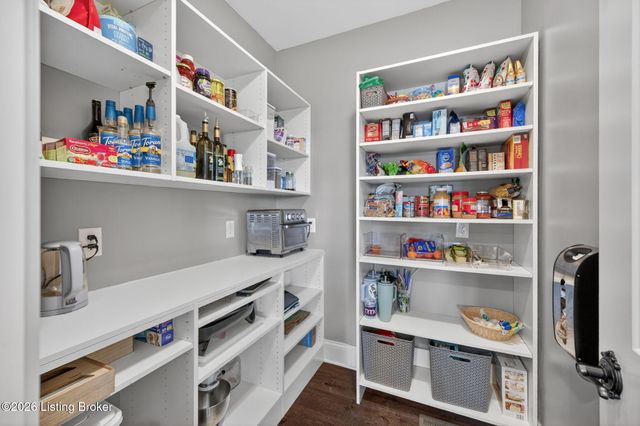 8218 Spring Glade Pl, Prospect, KY 40059
