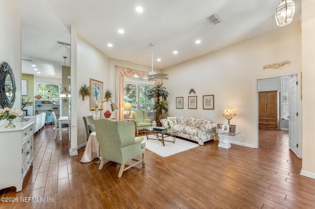 8982 HUNT VALLEY Drive W, Jacksonville, FL 32257