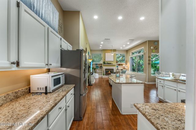 8982 HUNT VALLEY Drive W, Jacksonville, FL 32257