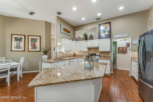 8982 HUNT VALLEY Drive W, Jacksonville, FL 32257