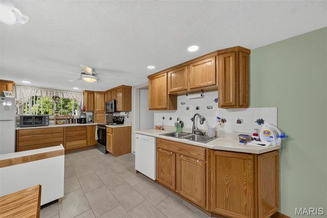 24 Long Branch Court, St Peters, MO 63376