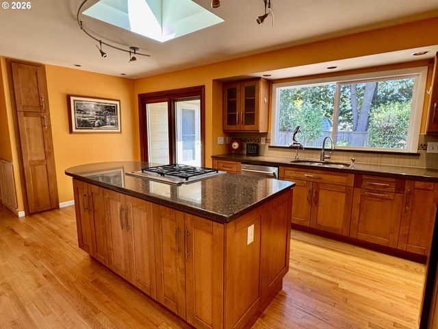 960 Ne 108TH Ave, Portland, OR 97220
