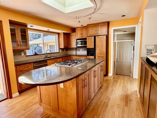 960 Ne 108TH Ave, Portland, OR 97220