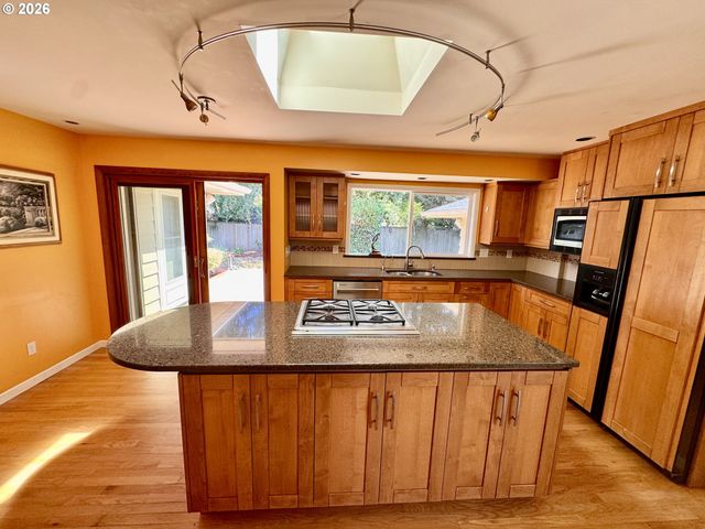 960 Ne 108TH Ave, Portland, OR 97220