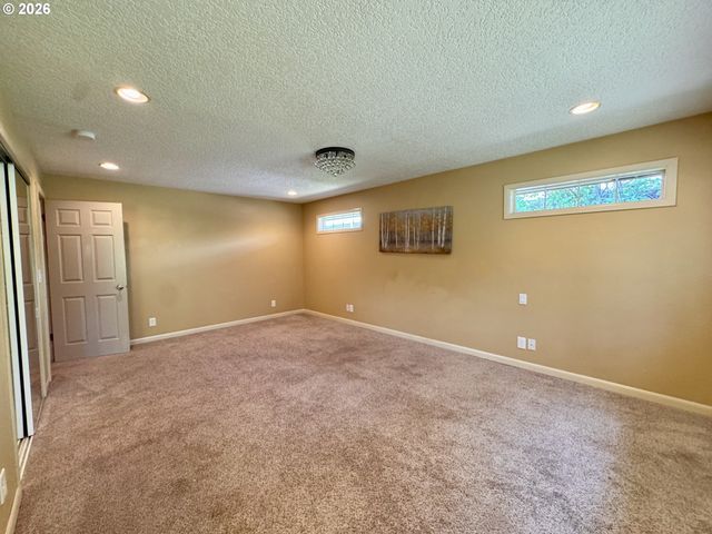 960 Ne 108TH Ave, Portland, OR 97220