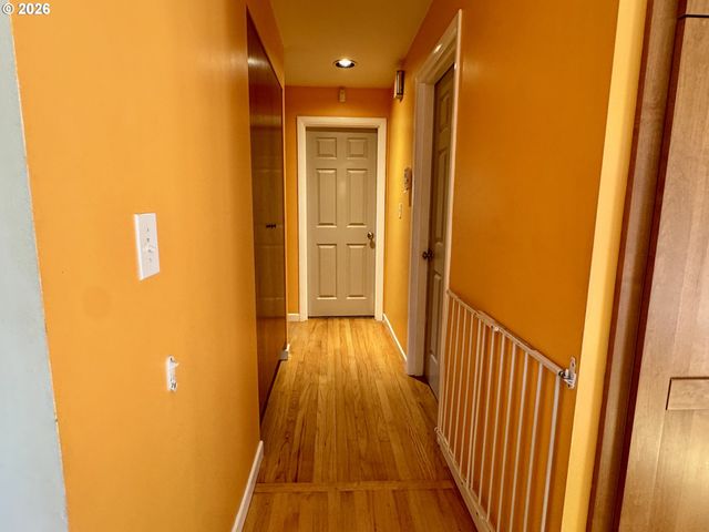 960 Ne 108TH Ave, Portland, OR 97220