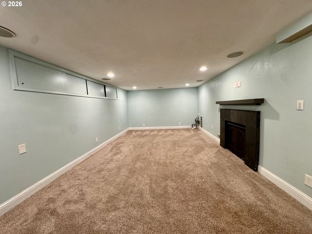 960 Ne 108TH Ave, Portland, OR 97220