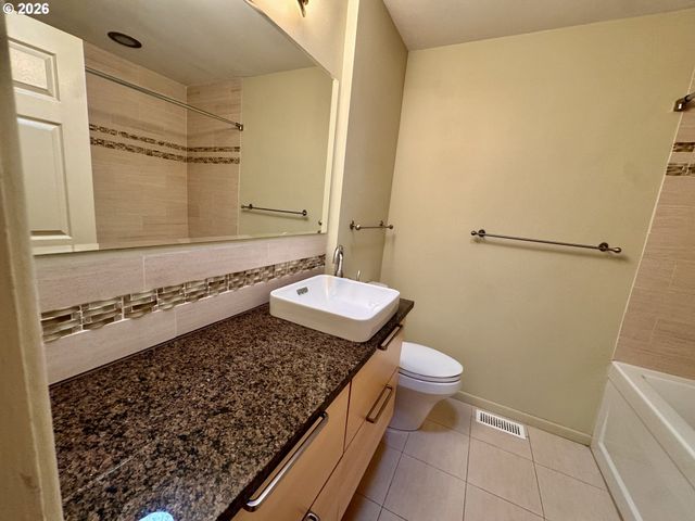 960 Ne 108TH Ave, Portland, OR 97220
