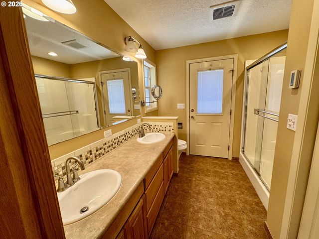 960 Ne 108TH Ave, Portland, OR 97220