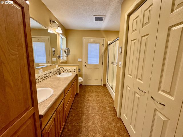 960 Ne 108TH Ave, Portland, OR 97220