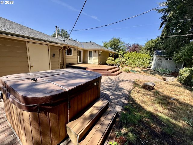 960 Ne 108TH Ave, Portland, OR 97220