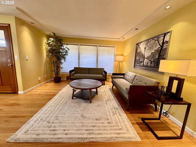 960 Ne 108TH Ave, Portland, OR 97220