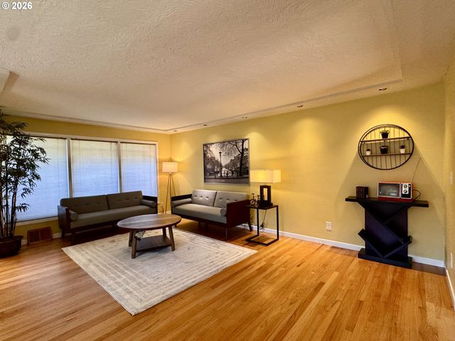 960 Ne 108TH Ave, Portland, OR 97220