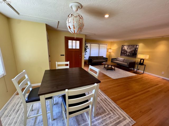 960 Ne 108TH Ave, Portland, OR 97220