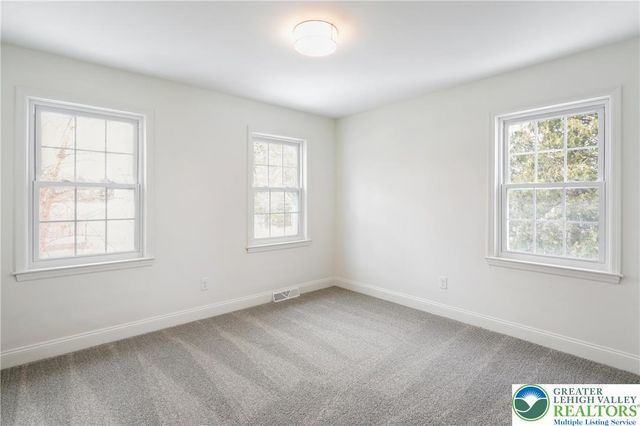 7908 Woodsbluff Run, Upper Macungie Twp, PA 18051