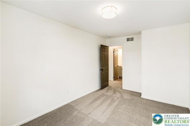 7908 Woodsbluff Run, Upper Macungie Twp, PA 18051