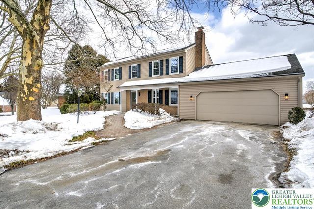 7908 Woodsbluff Run, Upper Macungie Twp, PA 18051