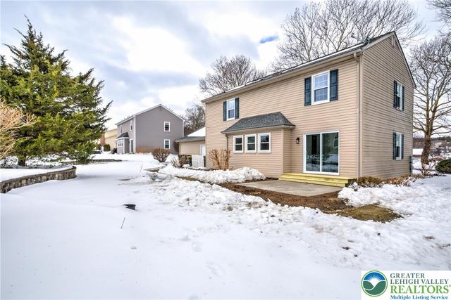7908 Woodsbluff Run, Upper Macungie Twp, PA 18051