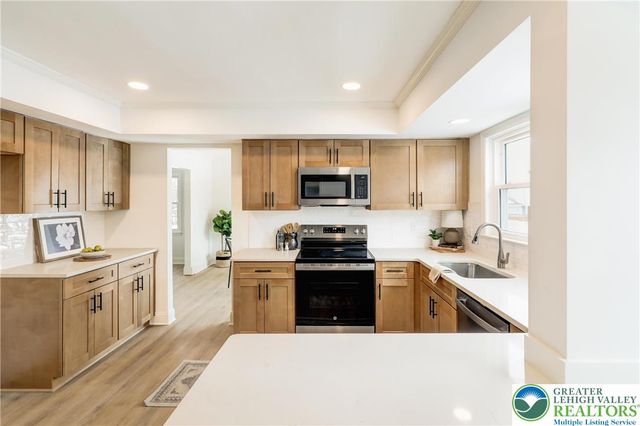 7908 Woodsbluff Run, Upper Macungie Twp, PA 18051