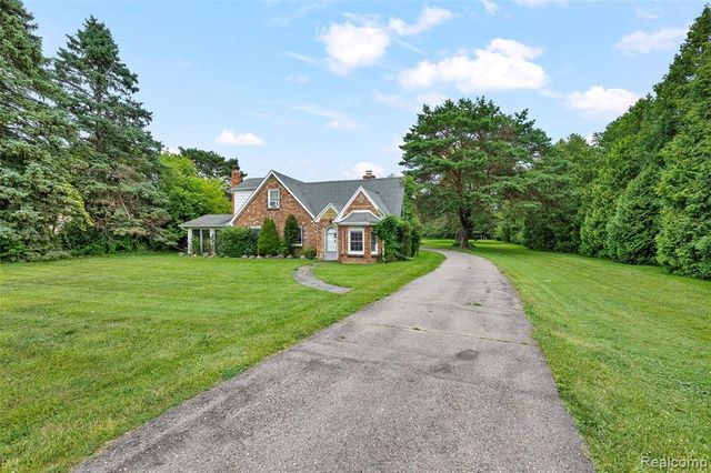 42192 Dequindre Road, Sterling Heights, MI 48314