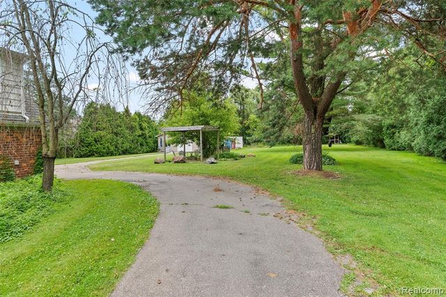 42192 Dequindre Road, Sterling Heights, MI 48314