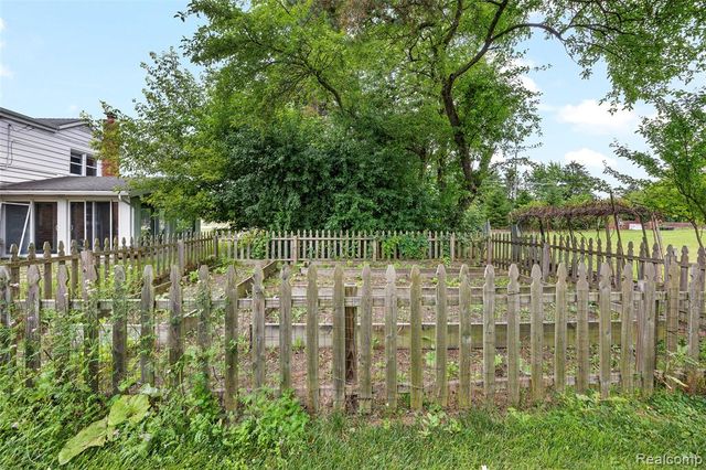 42192 Dequindre Road, Sterling Heights, MI 48314