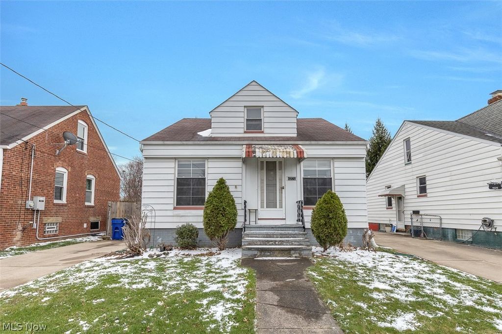 4221 Oak Park, Cleveland, OH 44109