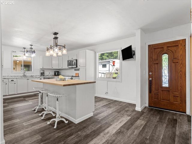 1125 FISHPOND Rd, Kelso, WA 98626