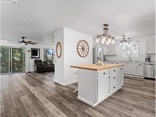 1125 FISHPOND Rd, Kelso, WA 98626