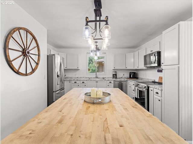 1125 FISHPOND Rd, Kelso, WA 98626