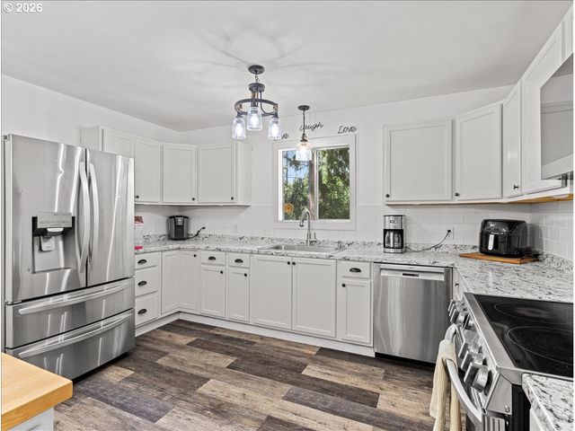 1125 FISHPOND Rd, Kelso, WA 98626