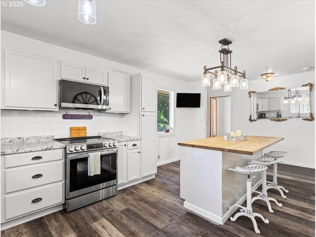 1125 FISHPOND Rd, Kelso, WA 98626
