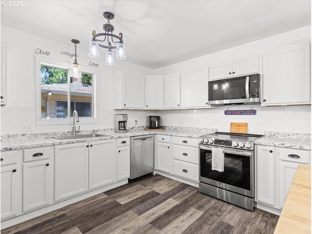1125 FISHPOND Rd, Kelso, WA 98626