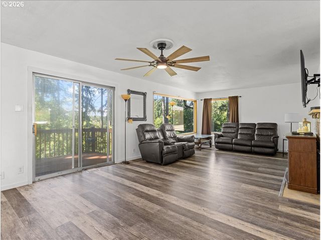 1125 FISHPOND Rd, Kelso, WA 98626