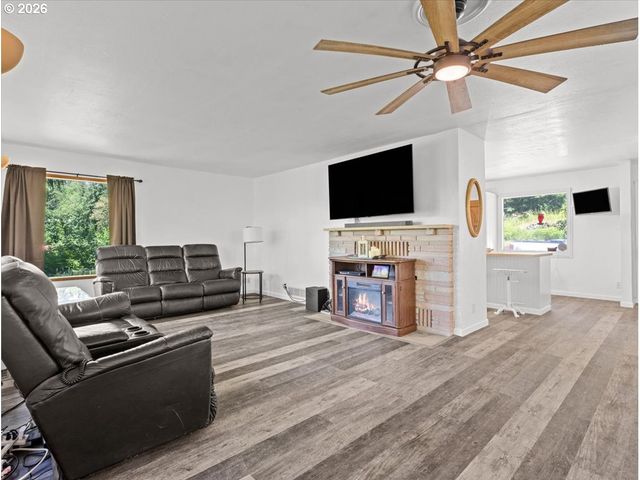 1125 FISHPOND Rd, Kelso, WA 98626
