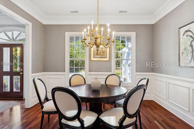 688 Colonial Dr, Hilton Head Island, SC 29926