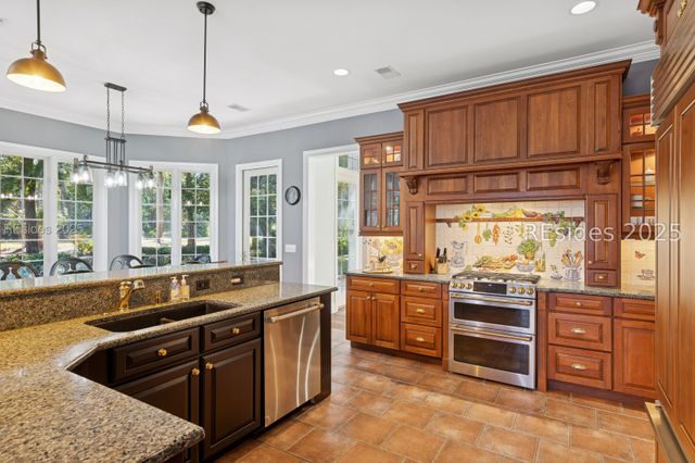 688 Colonial Dr, Hilton Head Island, SC 29926