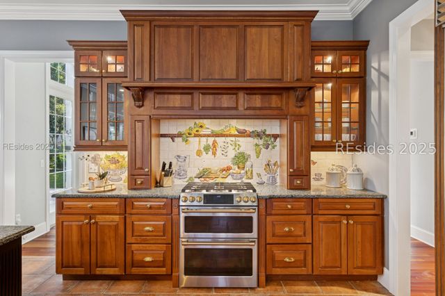 688 Colonial Dr, Hilton Head Island, SC 29926