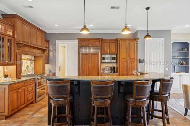 688 Colonial Dr, Hilton Head Island, SC 29926