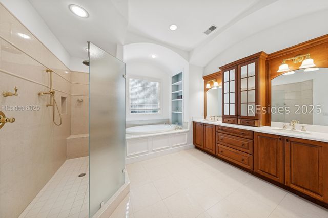 688 Colonial Dr, Hilton Head Island, SC 29926