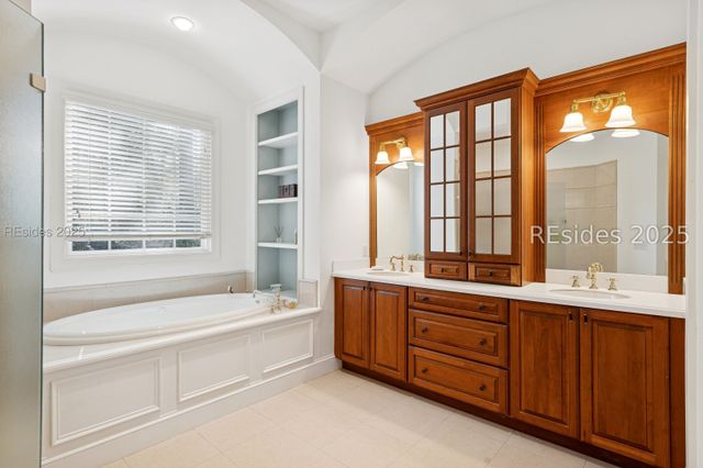 688 Colonial Dr, Hilton Head Island, SC 29926