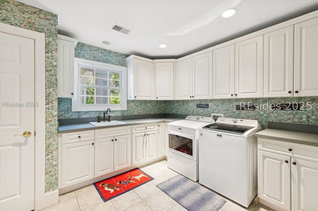 688 Colonial Dr, Hilton Head Island, SC 29926