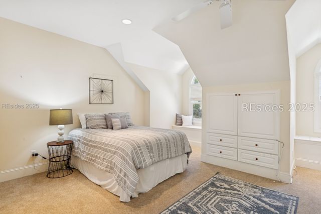 688 Colonial Dr, Hilton Head Island, SC 29926