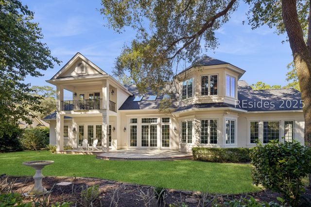 688 Colonial Dr, Hilton Head Island, SC 29926