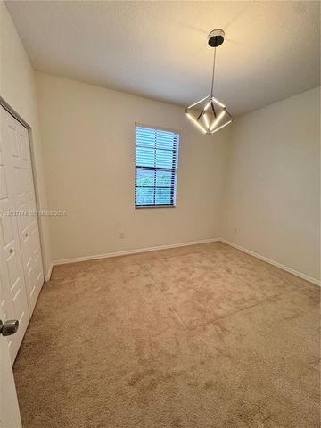 636 NE 193rd St 636, Miami, FL 33179
