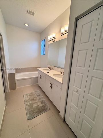 636 NE 193rd St 636, Miami, FL 33179
