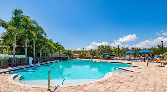 636 NE 193rd St 636, Miami, FL 33179