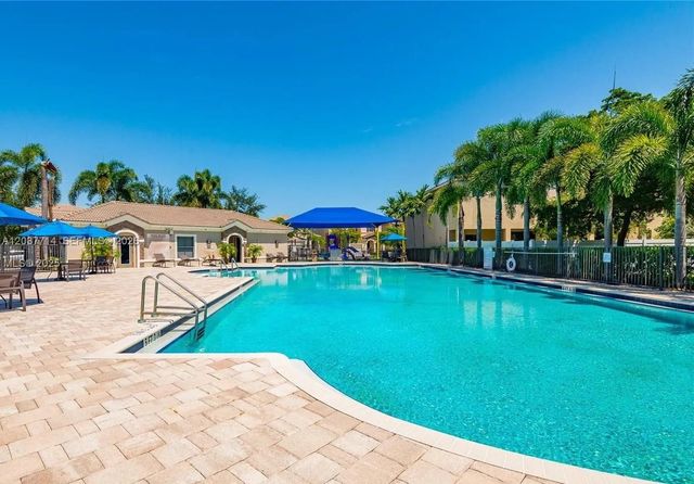 636 NE 193rd St 636, Miami, FL 33179