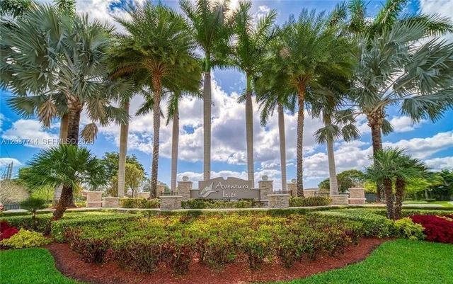 636 NE 193rd St 636, Miami, FL 33179